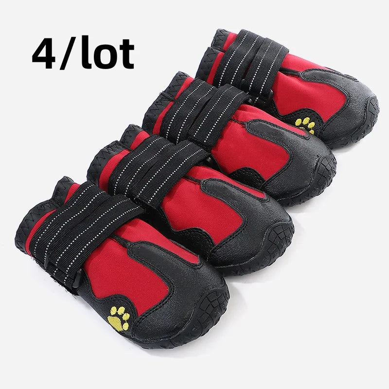 Four pairs of red and black pet shoes on a white background with '4/lot' text.
